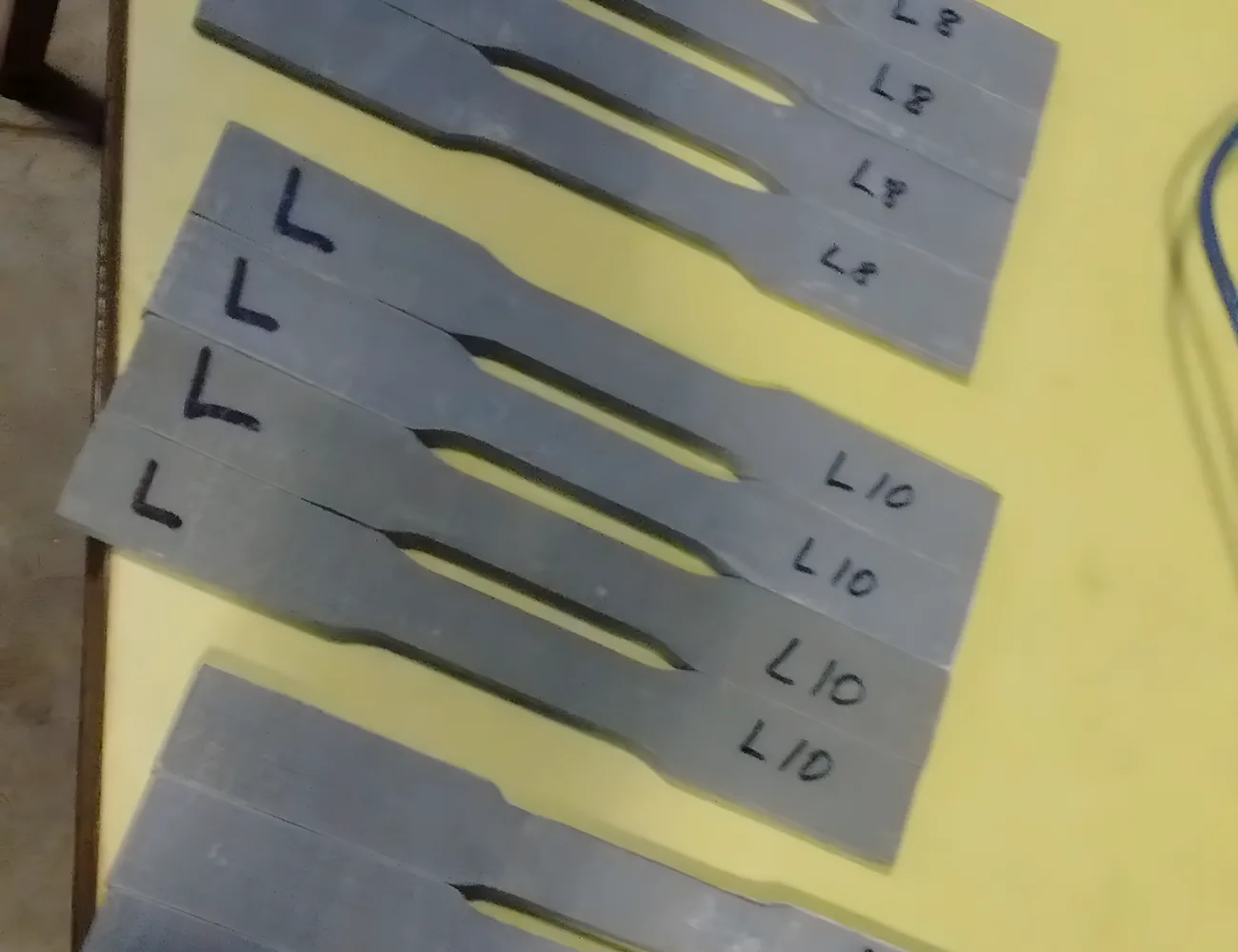 Instron, press and lattice-beam tests: tension, bending and specimens.