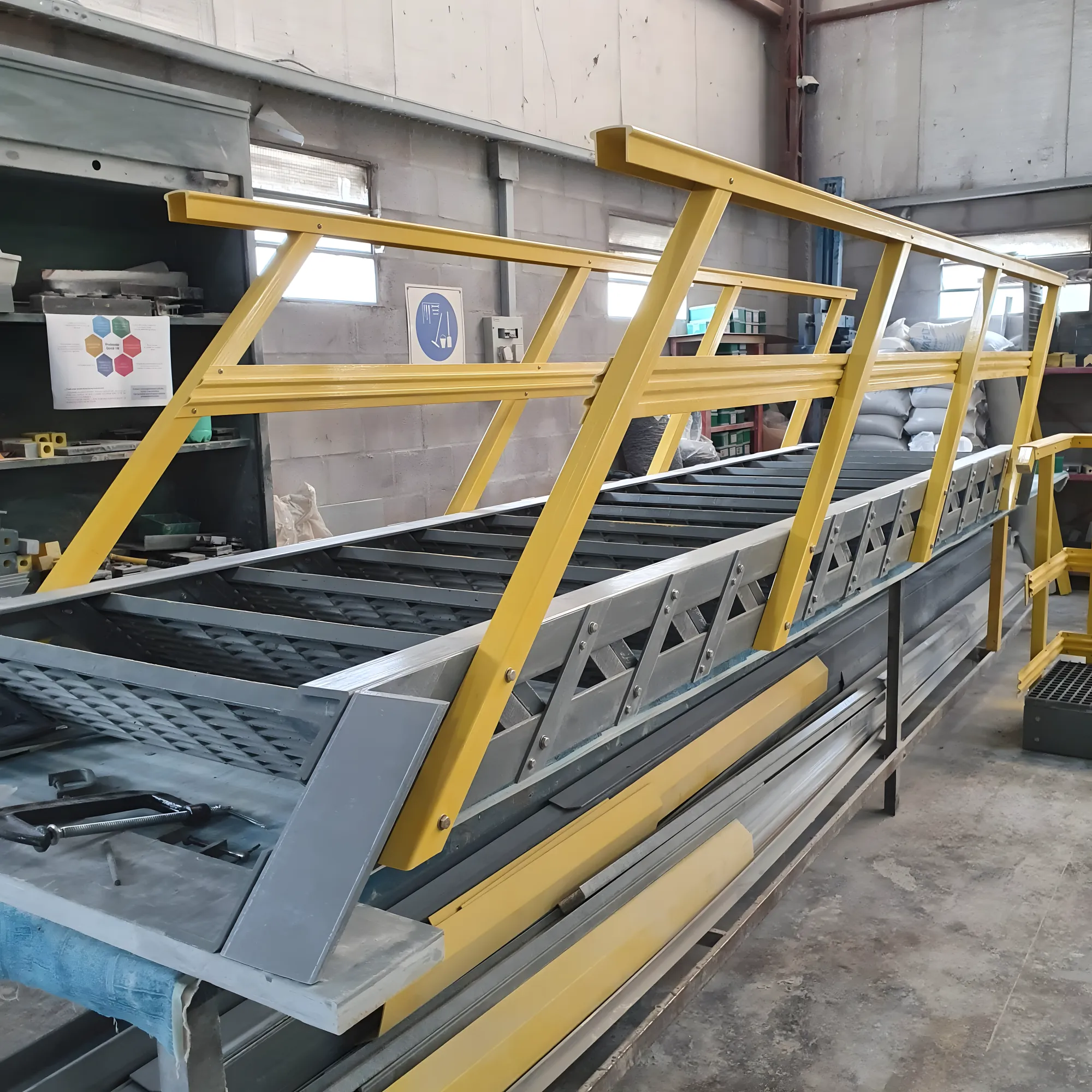 Plataforma con escalera