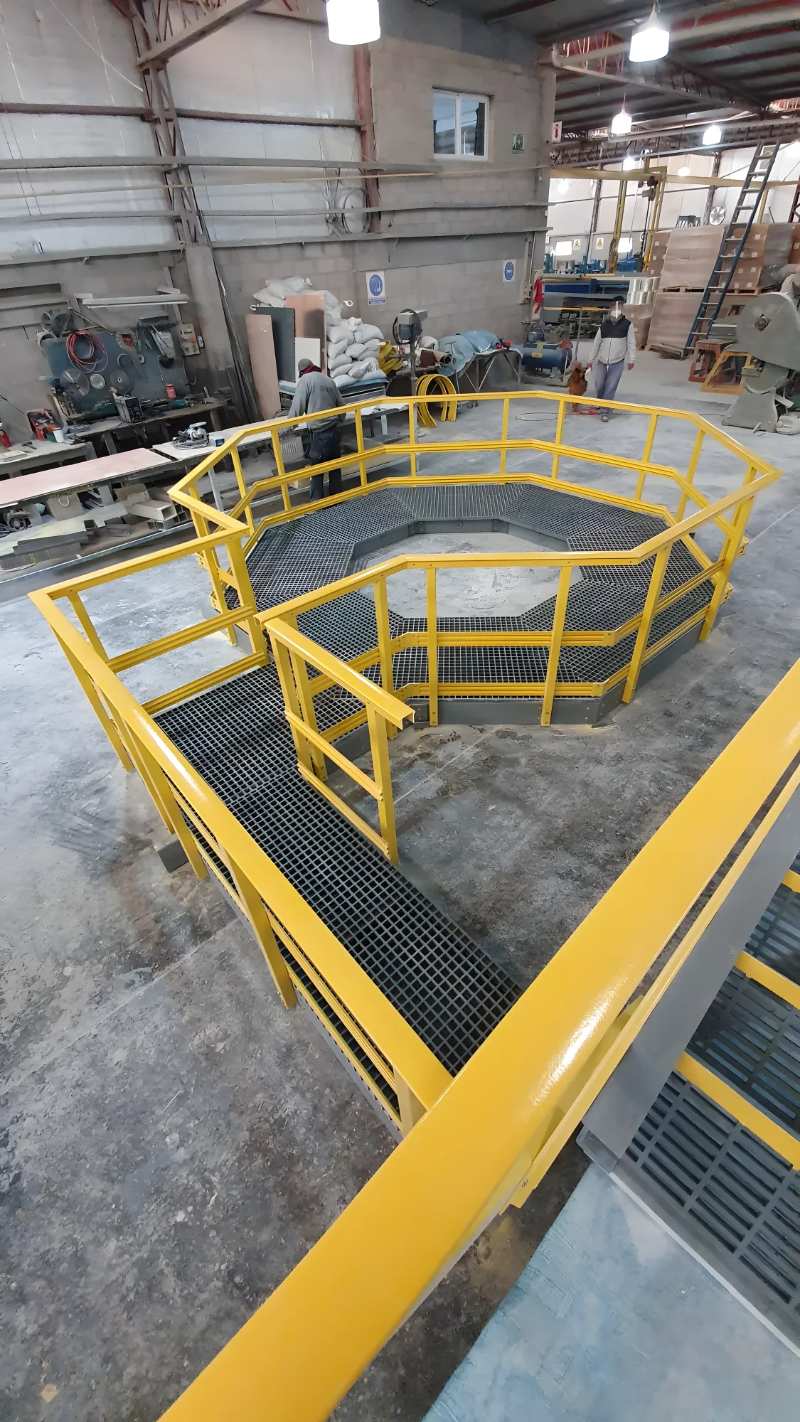 Plataforma con escalera