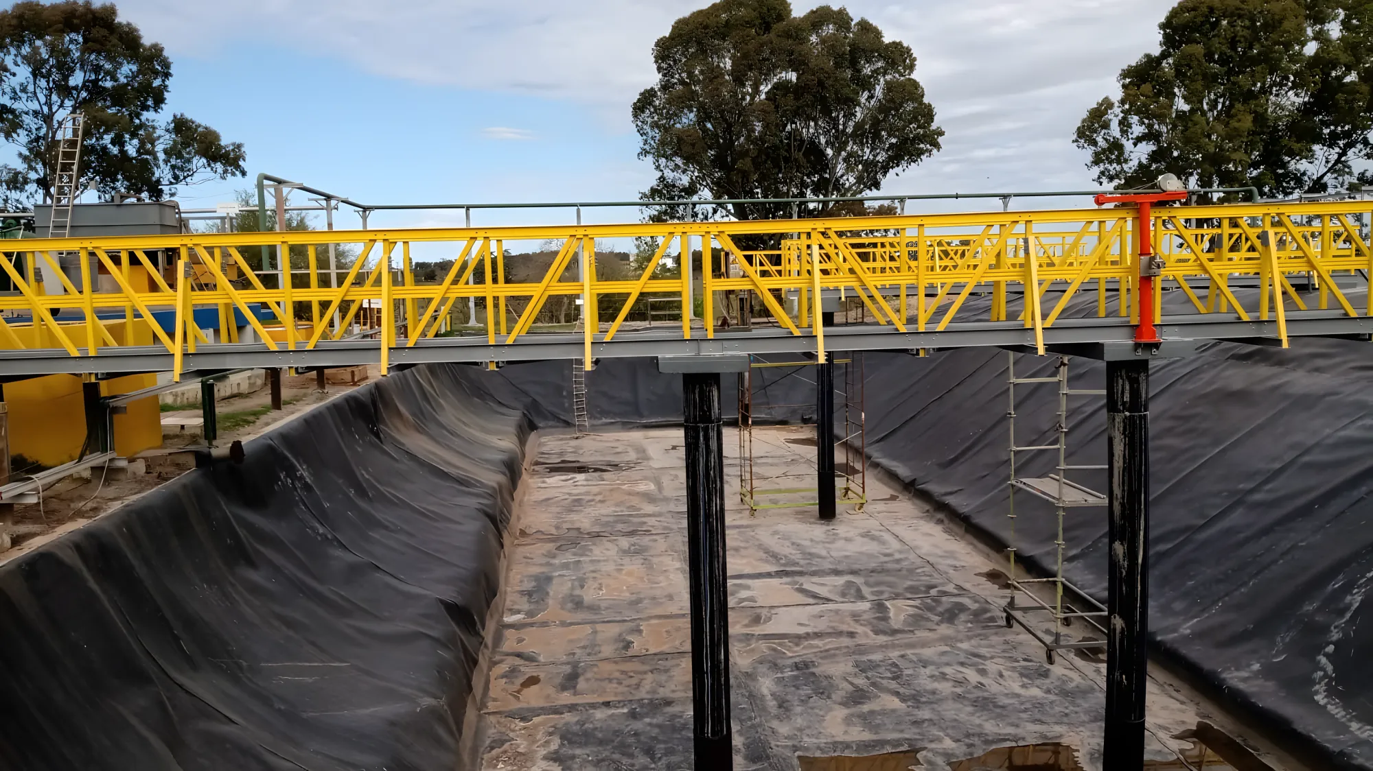 Plataforma puente en curtiembre